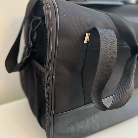 Beis Hanging duffle - Picture 2 of 8